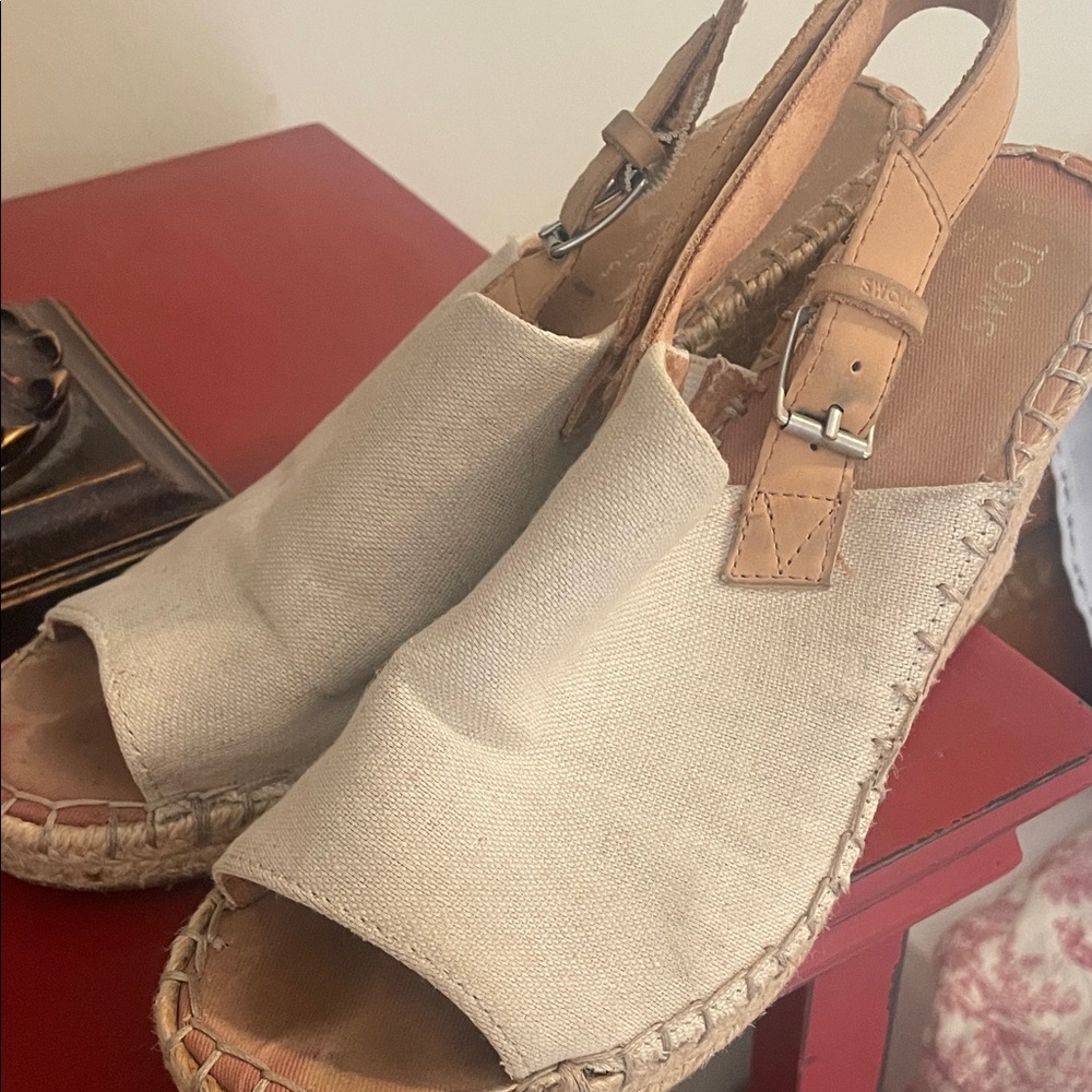 TOMS Women's Tan Espadrille Sandals